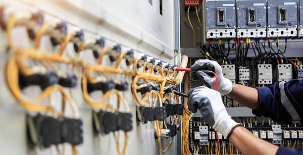 Professional Electrician technician working in Ama, LA